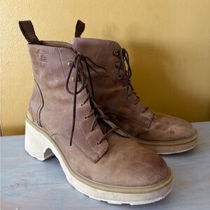 Women’s SOREL size 10 lace up boots